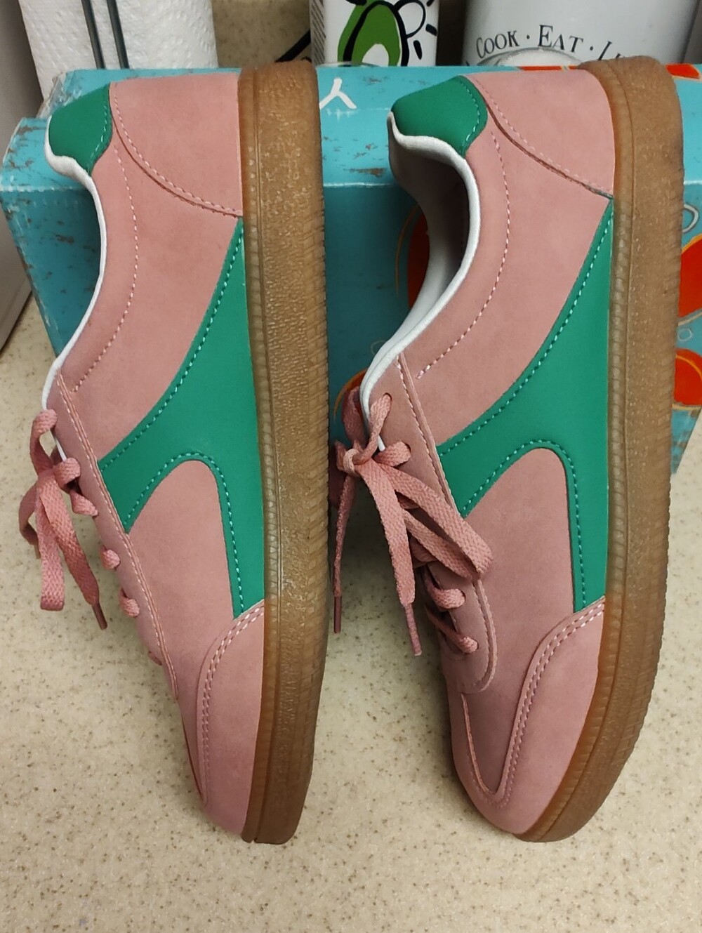 No Boundaries Nearly New Athletic Shoe Size 8 - Picture 4 of 7
